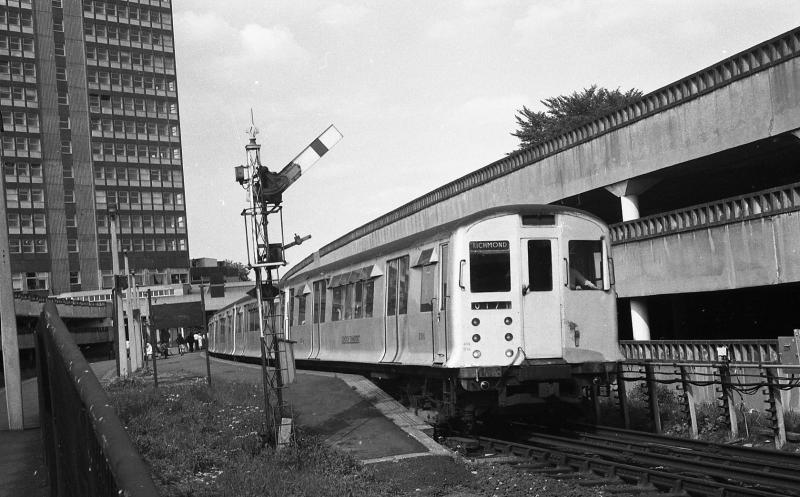 LONDON UNDERGROUND IN PICTURES