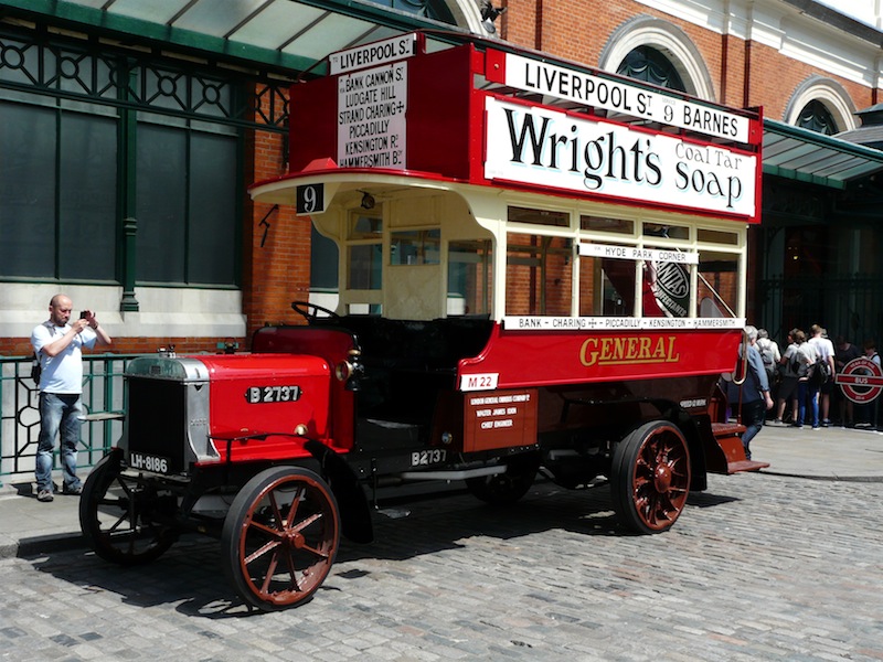 Battle bus makes its debut at Covent Garden
